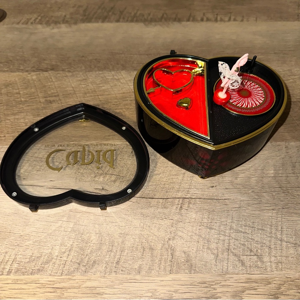 Heart-Shaped Music Jewelry Box in Red and Black